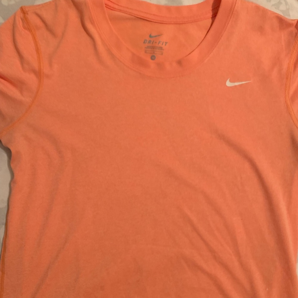 Women’s Nike dri fit shirt